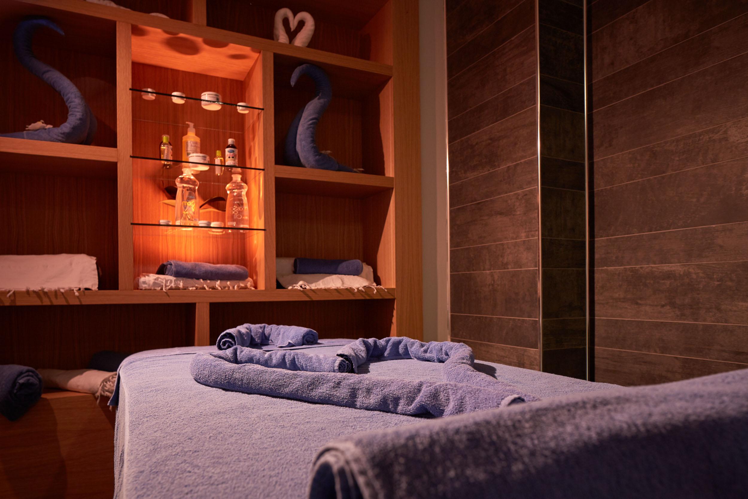 Novotel Коня Екстериор снимка
