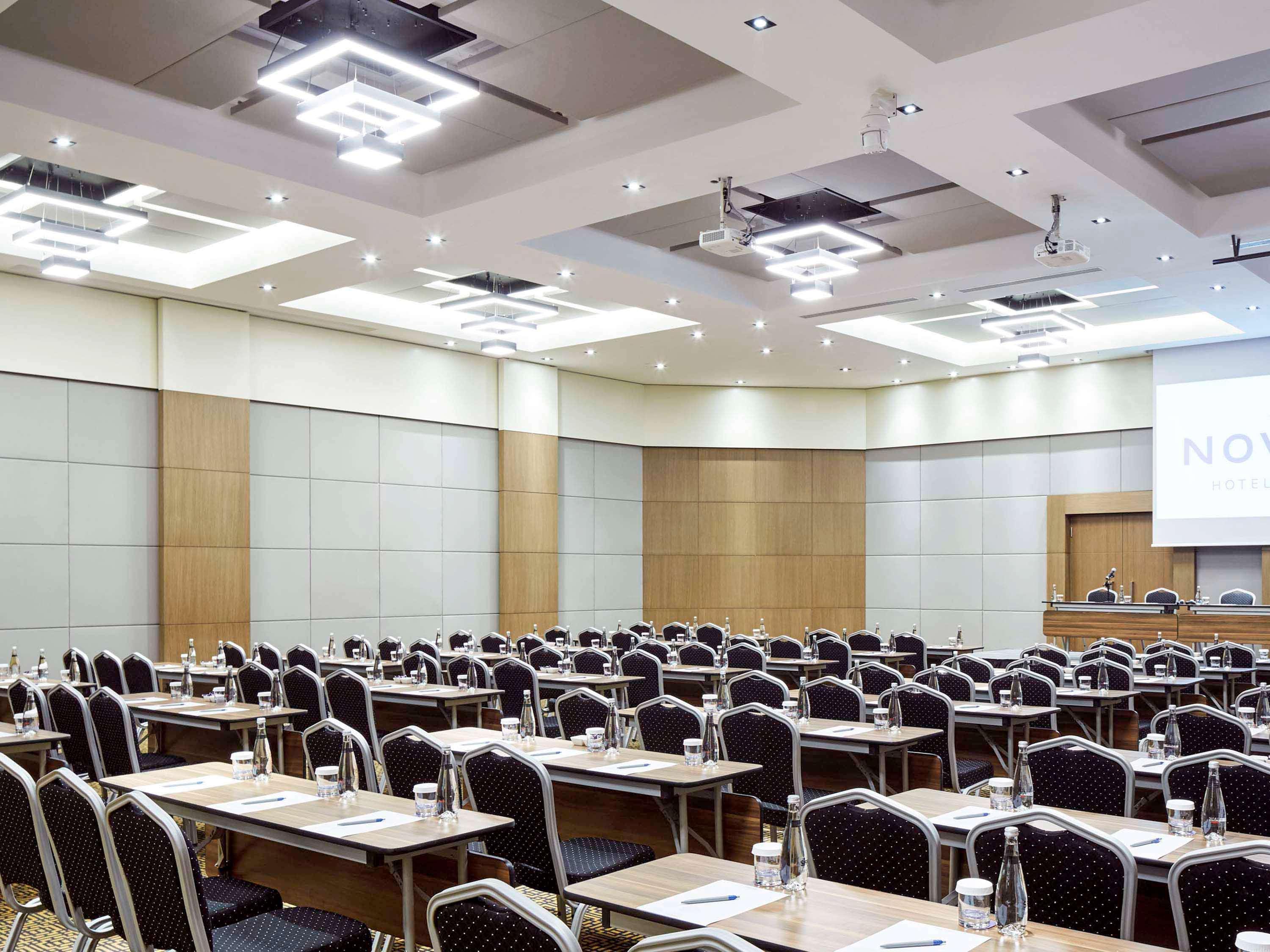 Novotel Коня Екстериор снимка