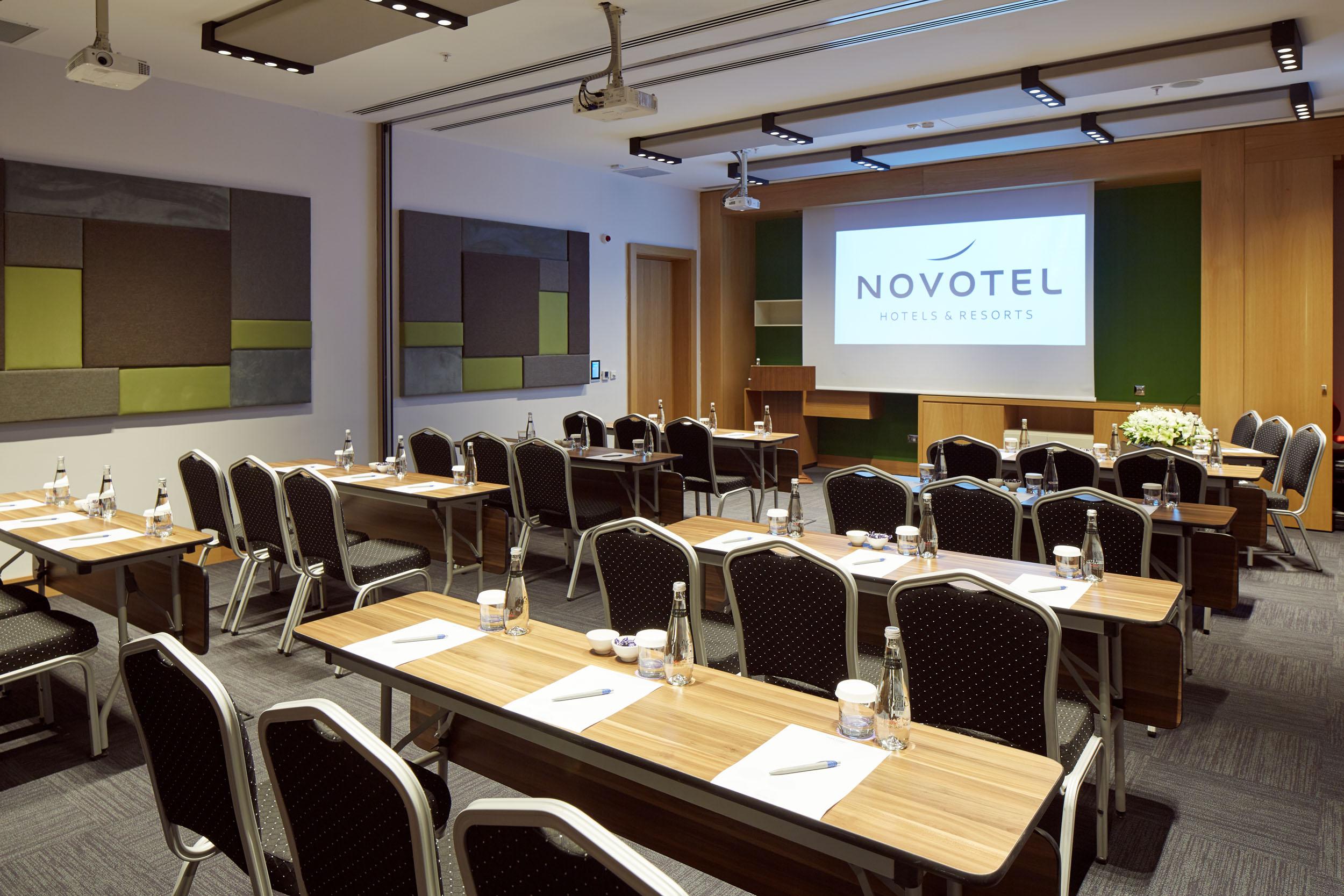Novotel Коня Екстериор снимка