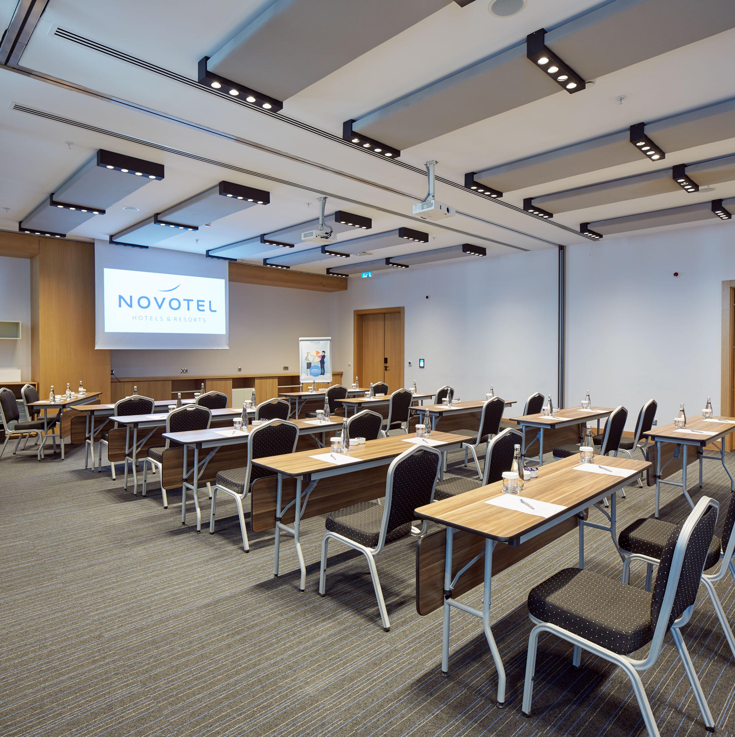 Novotel Коня Екстериор снимка
