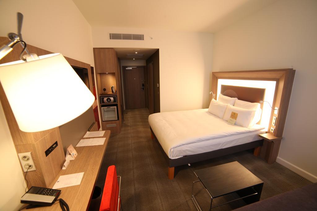 Novotel Коня Екстериор снимка