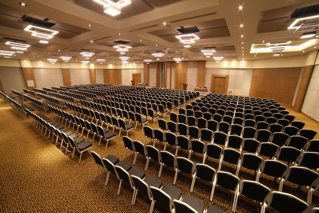 Novotel Коня Екстериор снимка
