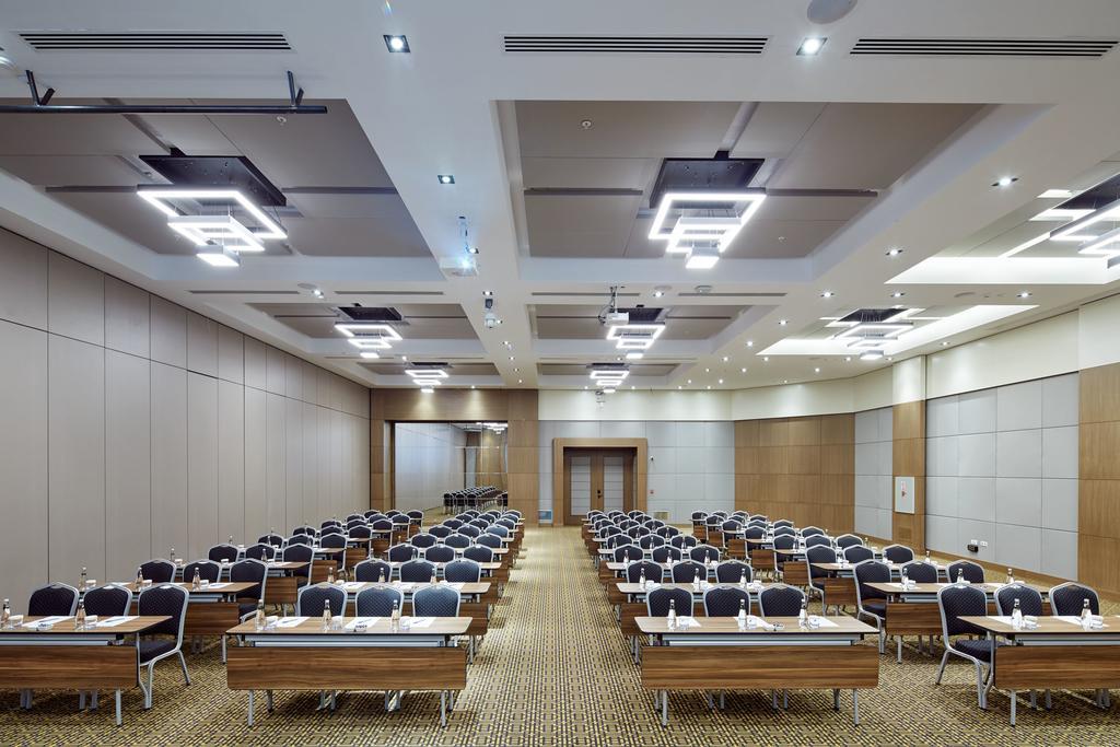 Novotel Коня Екстериор снимка
