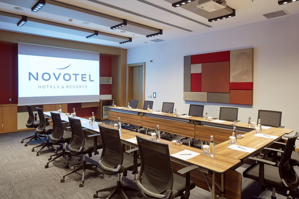 Novotel Коня Екстериор снимка