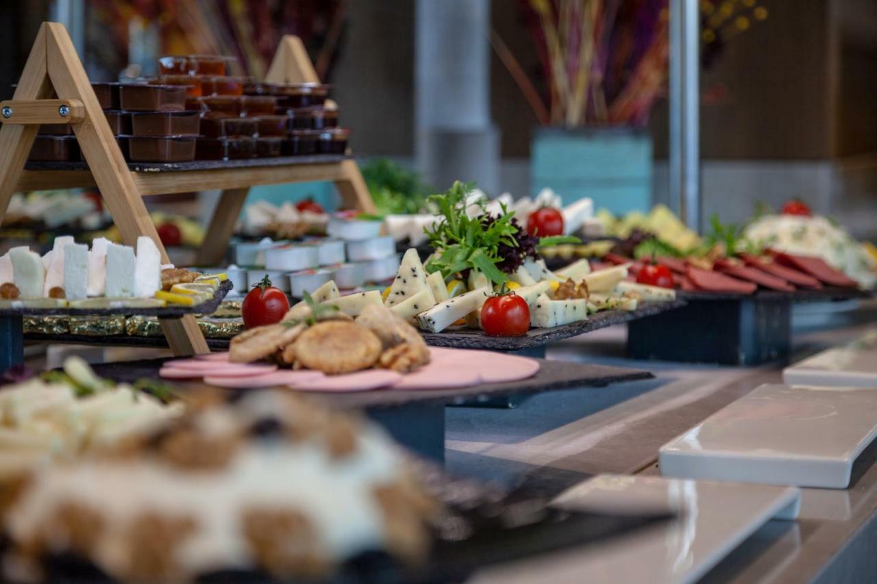 Novotel Коня Екстериор снимка
